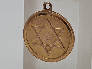 Vintage: 9ct Gold Solid Star of David pendant - excellent condition - nice weight