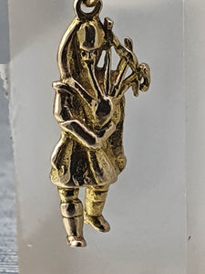 Vintage (1965) Heavy (3.3g) 9ct Gold Kilted Bagpipe Player Pendant/Charm