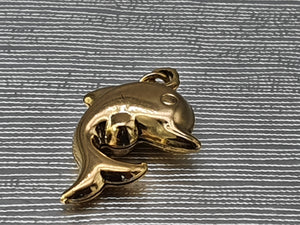 1984:Vintage: Cute Dolphin Charm in 9ct Gold (1g) nice weight lovely condition