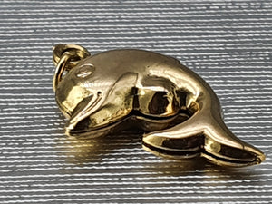 1984:Vintage: Cute Dolphin Charm in 9ct Gold (1g) nice weight lovely condition