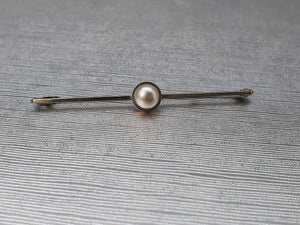 Vintage 9ct Gold Single Cultured Pearl Pin Brooch - good length & weight – excellent condition