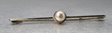 Load image into Gallery viewer, Vintage 9ct Gold Single Cultured Pearl Pin Brooch - good length &amp; weight – excellent condition
