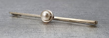 Load image into Gallery viewer, Vintage 9ct Gold Single Cultured Pearl Pin Brooch - good length &amp; weight – excellent condition
