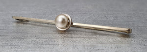 Vintage 9ct Gold Single Cultured Pearl Pin Brooch - good length & weight – excellent condition