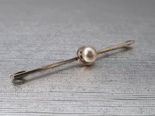 Load image into Gallery viewer, Vintage 9ct Gold Single Cultured Pearl Pin Brooch - good length &amp; weight – excellent condition
