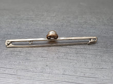 Load image into Gallery viewer, Vintage 9ct Gold Single Cultured Pearl Pin Brooch - good length &amp; weight – excellent condition
