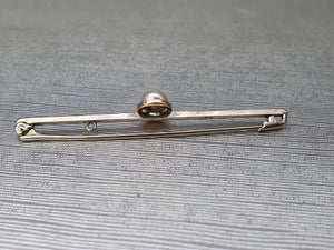 Vintage 9ct Gold Single Cultured Pearl Pin Brooch - good length & weight – excellent condition