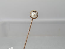 Load image into Gallery viewer, Vintage: 9ct Gold Cultured Pearl Pin - excellent condition - nice vintage item
