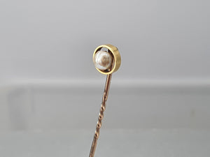 Vintage: 9ct Gold Cultured Pearl Pin - excellent condition - nice vintage item