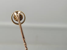 Load image into Gallery viewer, Vintage: 9ct Gold Cultured Pearl Pin - excellent condition - nice vintage item
