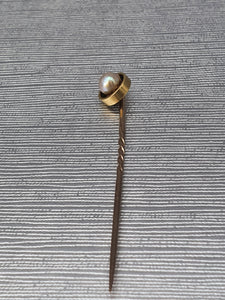 Vintage: 9ct Gold Cultured Pearl Pin - excellent condition - nice vintage item