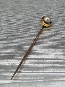 Vintage: 9ct Gold Cultured Pearl Pin - excellent condition - nice vintage item