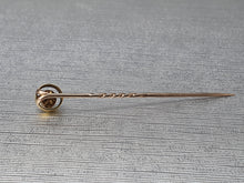 Load image into Gallery viewer, Vintage: 9ct Gold Cultured Pearl Pin - excellent condition - nice vintage item
