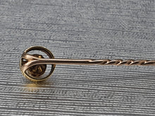 Load image into Gallery viewer, Vintage: 9ct Gold Cultured Pearl Pin - excellent condition - nice vintage item
