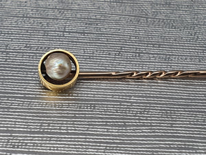 Vintage: 9ct Gold Cultured Pearl Pin - excellent condition - nice vintage item