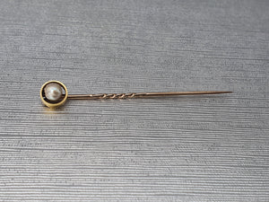 Vintage: 9ct Gold Cultured Pearl Pin - excellent condition - nice vintage item