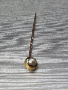 Vintage: 9ct Gold Cultured Pearl Pin - excellent condition - nice vintage item