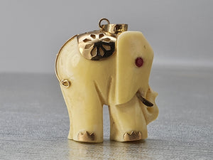 3467: Vintage & Heavy 14ct Gold White Elephant Pendant - nice detail splendid condition