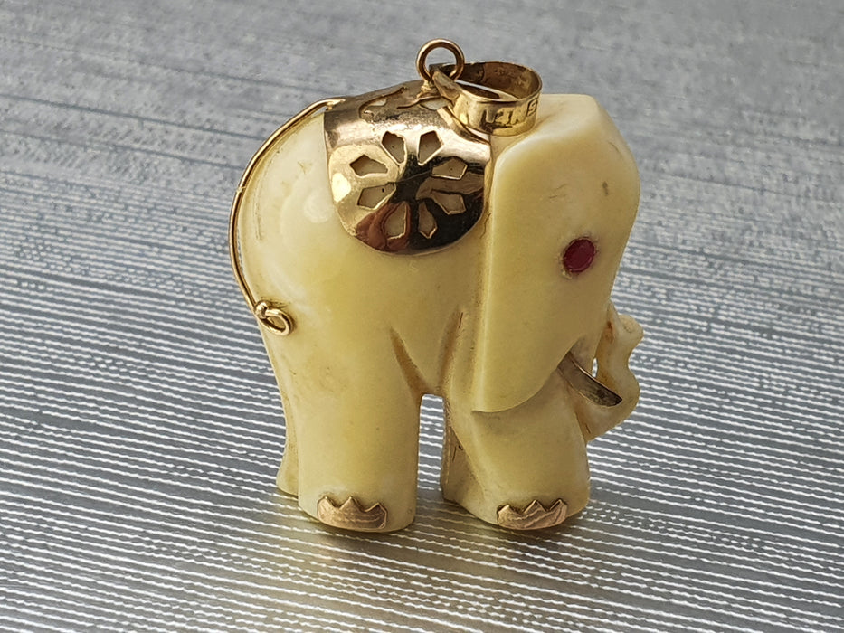 3467: Antiguo y pesado colgante de elefante blanco de oro de 14 quilates - bonito detalle espléndido estado