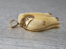 Load image into Gallery viewer, 3467: Vintage &amp; Heavy 14ct Gold White Elephant Pendant - nice detail splendid condition
