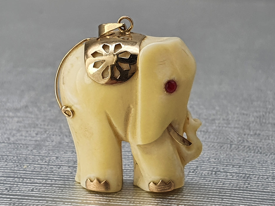 3467: Antiguo y pesado colgante de elefante blanco de oro de 14 quilates - bonito detalle espléndido estado