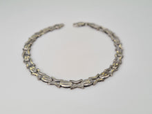 Load image into Gallery viewer, 3681 - 9ct White gold Decorative Links Bracelet (18cm) - superb condition- 5.2 grams
