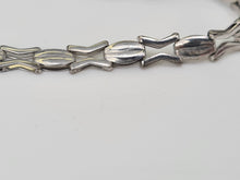 Load image into Gallery viewer, 3681 - 9ct White gold Decorative Links Bracelet (18cm) - superb condition- 5.2 grams
