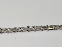 Load image into Gallery viewer, 3681 - 9ct White gold Decorative Links Bracelet (18cm) - superb condition- 5.2 grams
