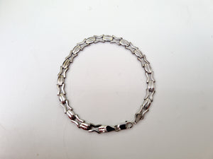 3681 - 9ct White gold Decorative Links Bracelet (18cm) - superb condition- 5.2 grams