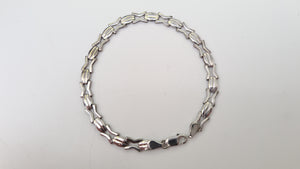 3681 - 9ct White gold Decorative Links Bracelet (18cm) - superb condition- 5.2 grams