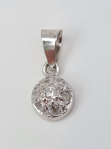 Vintage: 14ct White Gold Simulated Diamonds Pendant - beautifully made