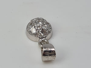 Vintage: 14ct White Gold Simulated Diamonds Pendant - beautifully made