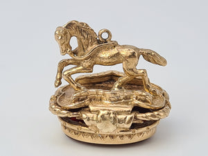 6005 Vintage (1967)  9ct Gold Red Onyx Horse Pendant/Fob – 16 grams- 58 years old