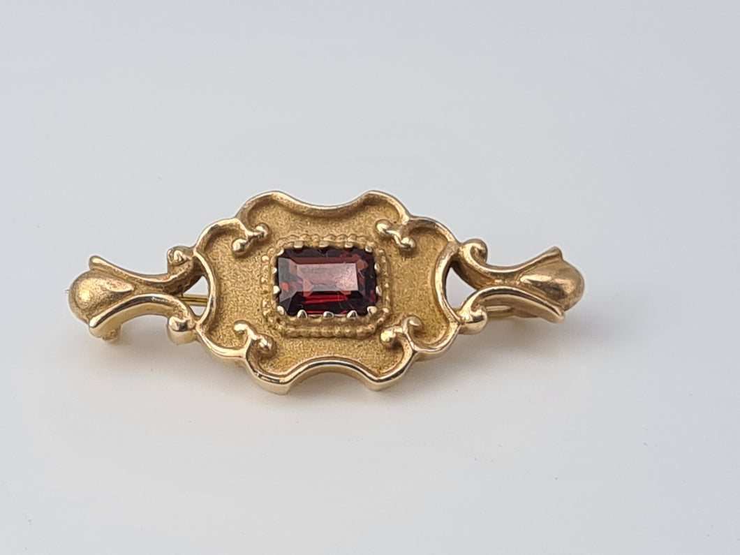 Vintage/Antique 9ct Gold Emerald Cut Garnet Pin Brooch- Old and beautiful