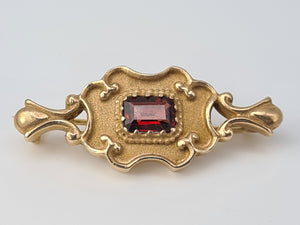 Vintage/Antique 9ct Gold Emerald Cut Garnet Pin Brooch- Old and beautiful