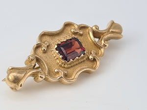 Vintage/Antique 9ct Gold Emerald Cut Garnet Pin Brooch- Old and beautiful