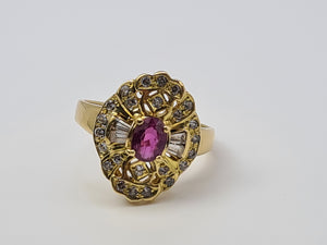 4333: Vintage & Heavy 18ct Gold Ruby Simulated Diamonds Cocktail Ring: - marvellous