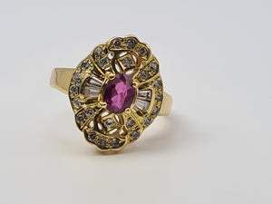 4333: Vintage & Heavy 18ct Gold Ruby Simulated Diamonds Cocktail Ring: - marvellous