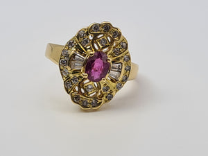 4333: Vintage & Heavy 18ct Gold Ruby Simulated Diamonds Cocktail Ring: - marvellous