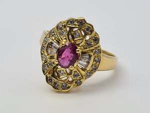 4333: Vintage & Heavy 18ct Gold Ruby Simulated Diamonds Cocktail Ring: - marvellous