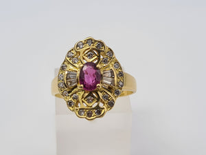 4333: Vintage & Heavy 18ct Gold Ruby Simulated Diamonds Cocktail Ring: - marvellous