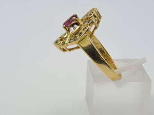 4333: Vintage & Heavy 18ct Gold Ruby Simulated Diamonds Cocktail Ring: - marvellous