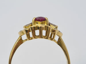 4333: Vintage & Heavy 18ct Gold Ruby Simulated Diamonds Cocktail Ring: - marvellous