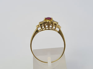 4333: Vintage & Heavy 18ct Gold Ruby Simulated Diamonds Cocktail Ring: - marvellous