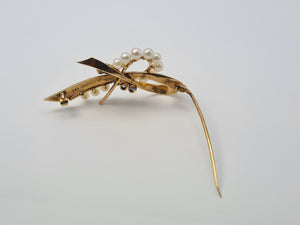 4457: Vintage 9ct Gold Blue Sapphires Seed Pearls Ribbon Brooch - from 1965