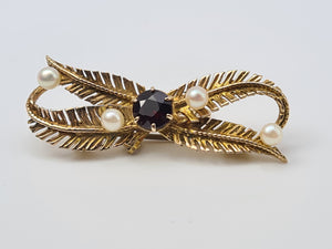 4459: Vintage: 9ct Gold "Bow Brooch" Garnets Seed Pearls - lovely symmetry