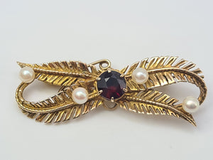 4459: Vintage: 9ct Gold "Bow Brooch" Garnets Seed Pearls - lovely symmetry