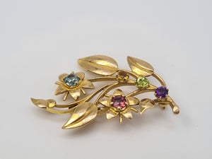 Broche floral de oro de 9 quilates con gemas múltiples: rubí, topacio, amatista citrina y peridoto: una combinación simplemente hermosa con este fabuloso punto de atracción.