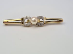 4462: Millennium 9ct Gold Pearl & Diamond Set Horseshoe Brooch - 23 years old