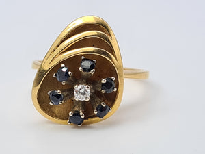 4512: Vintage: (1972) 18ct Gold Modernist Blue Sapphires Diamonds Ring-